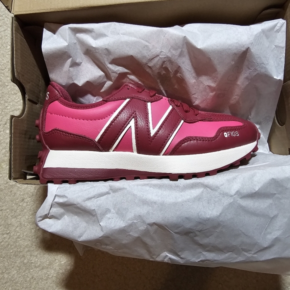 FIGS 327 NEW BALANCE DEEP CRANBERRY SNEAKERS. - Picture 4 of 4